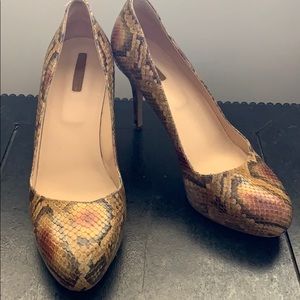 NWT Longchamp Snake platform leather pumps classic